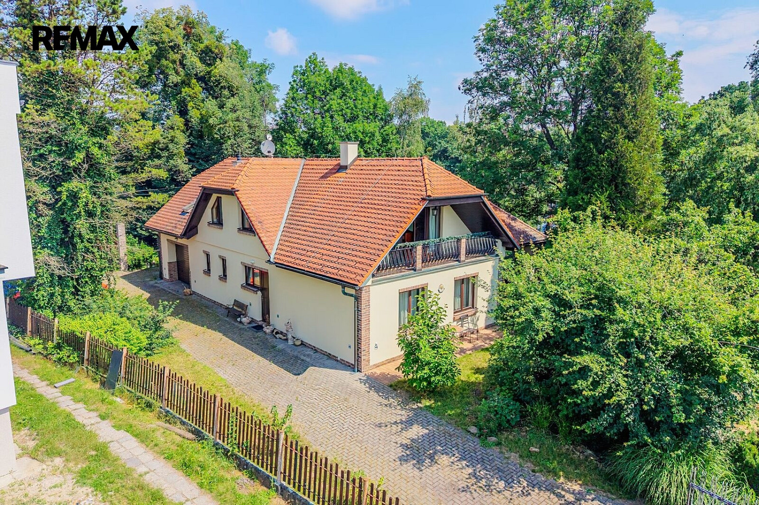 Prodej domu 220 m² s pozemkem 1 698 m²