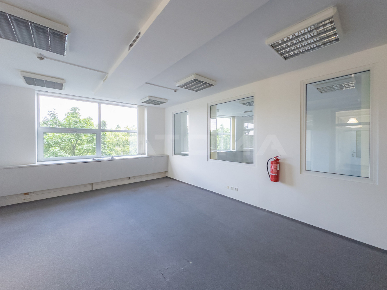 Pronájem kanceláře 682 m² – fotografie 2