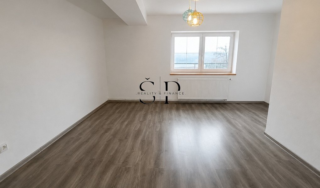 Prodej domu 300 m² s pozemkem 2 218 m², Jesenice – náhled fotky 2