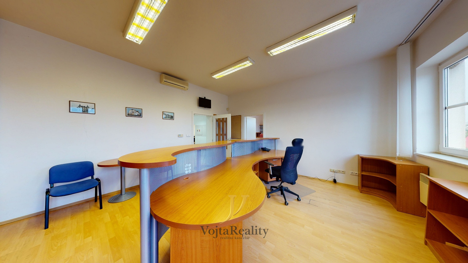 Pronájem kanceláře 195 m² – fotografie 3