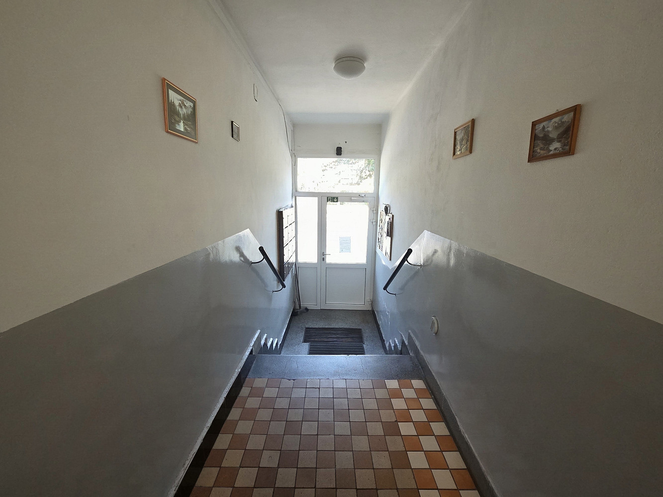 Prodej nájemního domu, činžáku 546 m² – fotografie 2