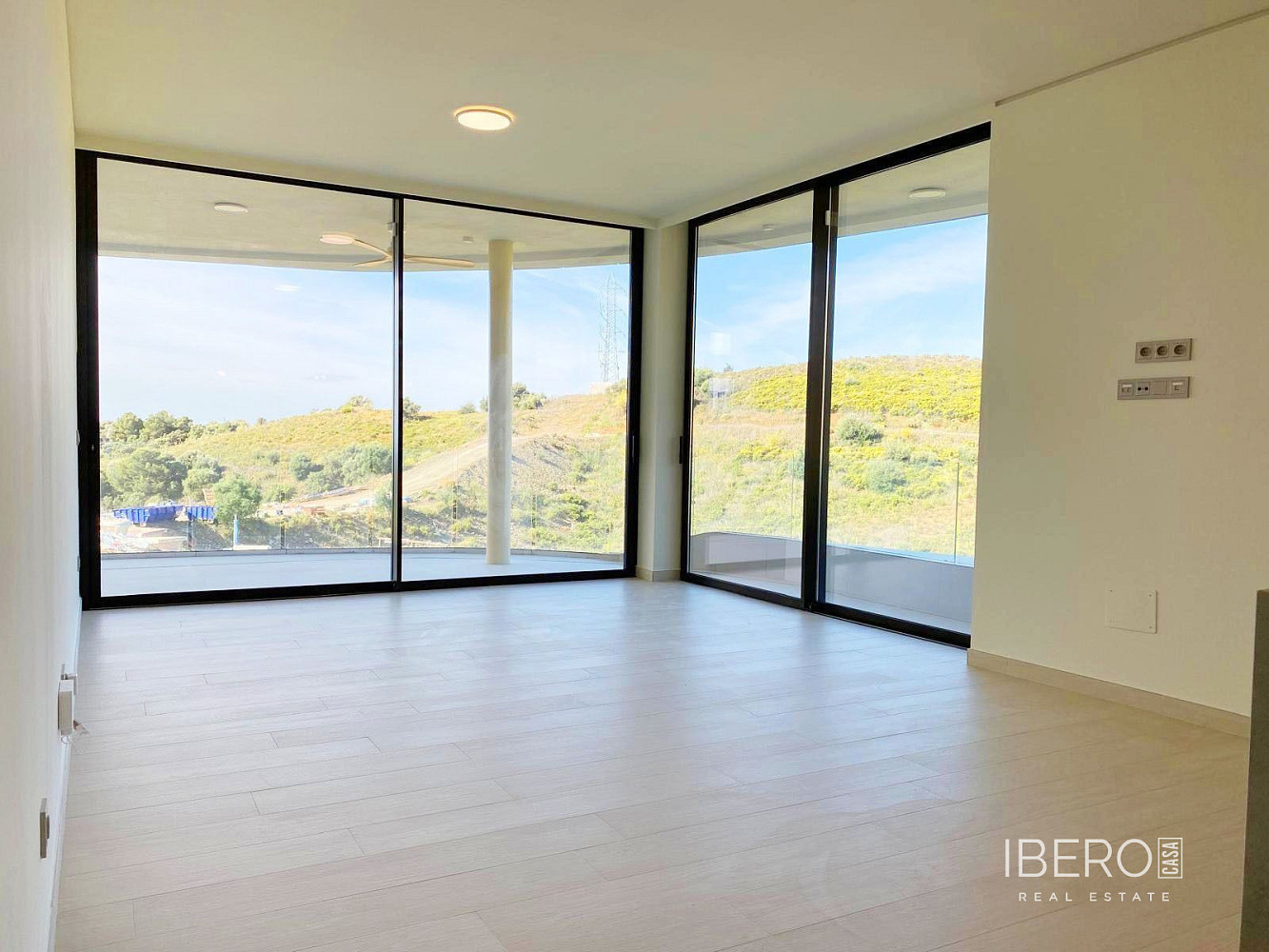 Prodej bytu 3+kk 90 m² – pohled 2
