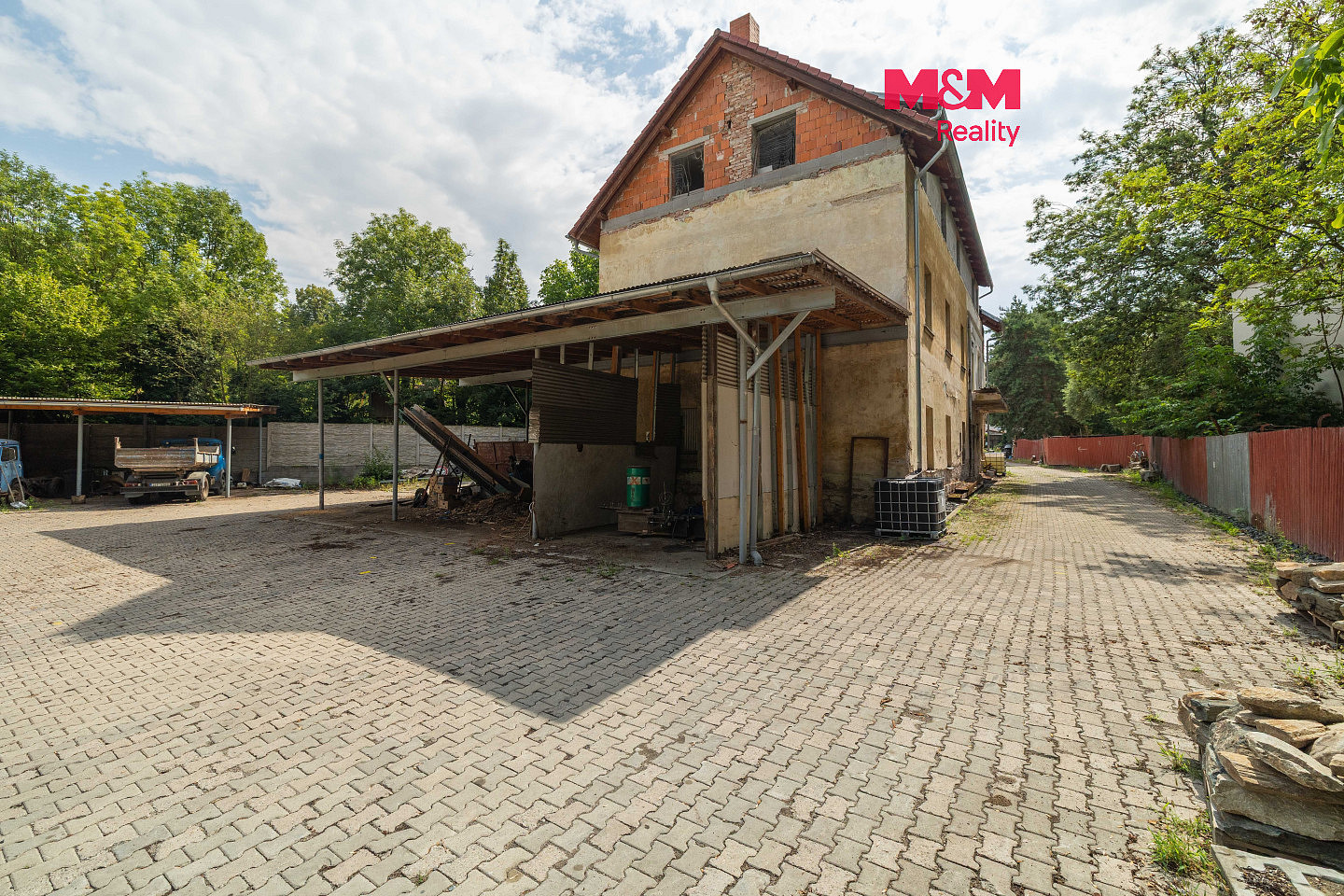 Prodej domu 420 m² s pozemkem 2 167 m²