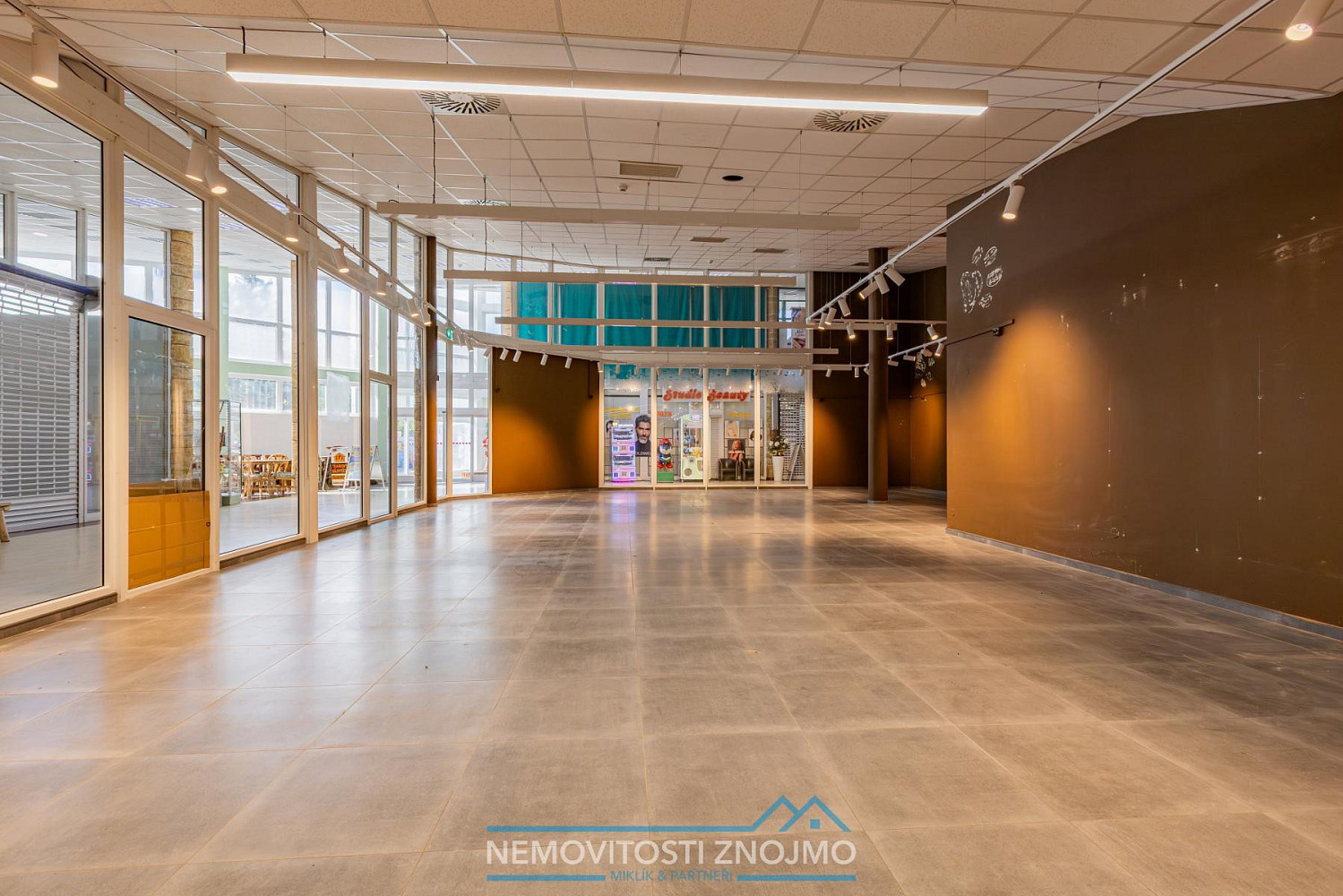Pronájem obchodních prostor 274 m² – fotografie 5