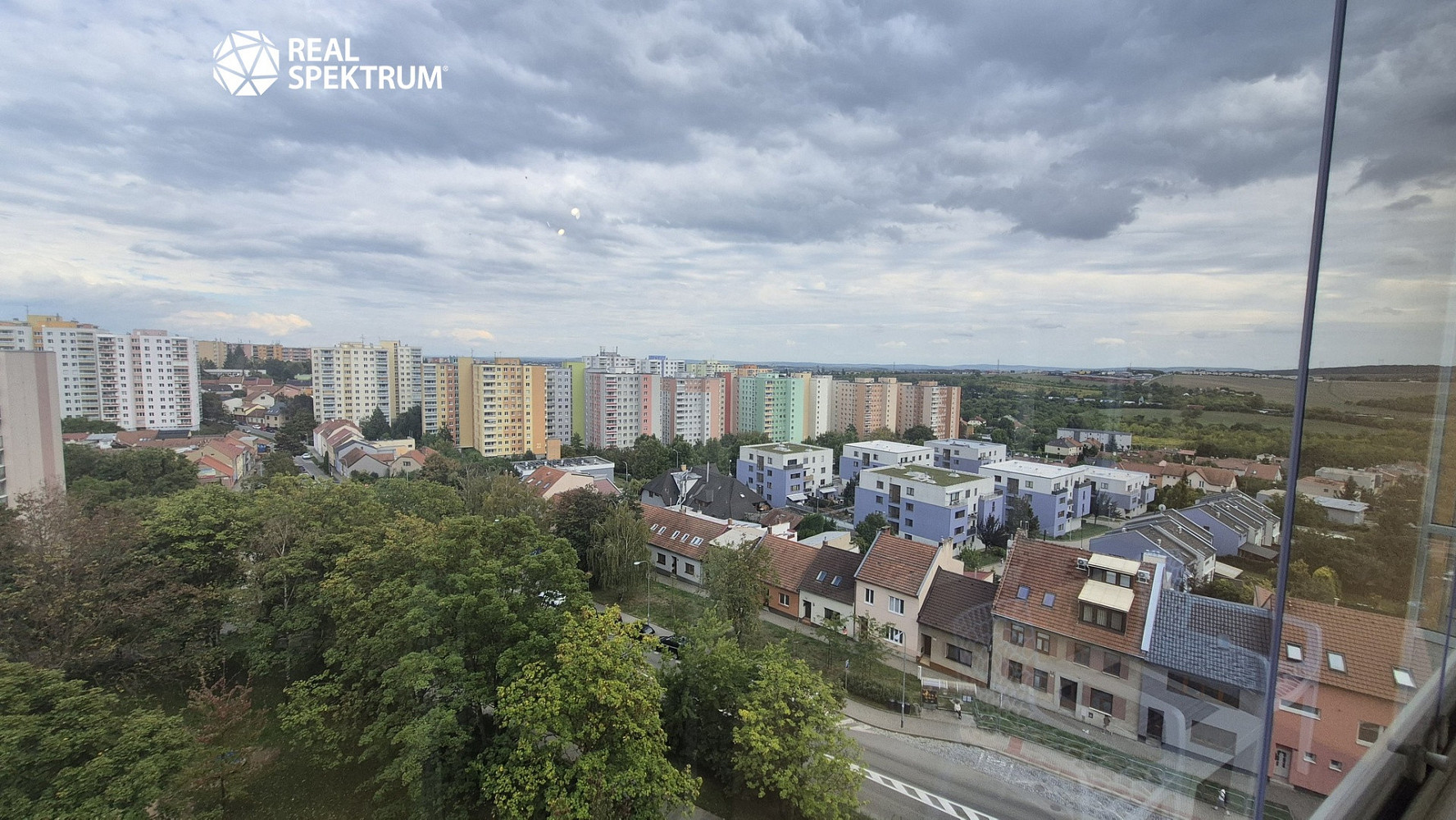 Pronájem bytu 1+kk 28 m² – fotografie 4