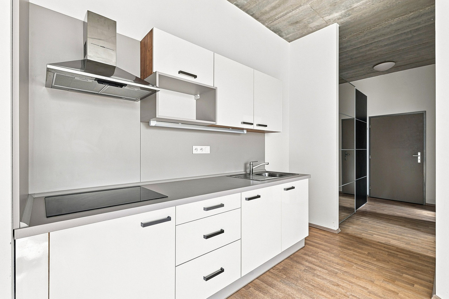 Pronájem bytu atypického 1 382 m² – fotografie 5