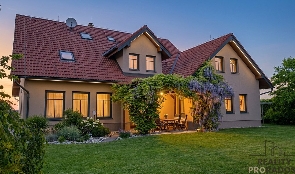 Prodej domu 369 m² s pozemkem 1 010 m², Jesenice – náhled fotky 23