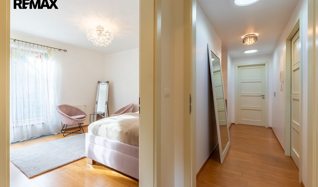 Prodej domu 306 m² s pozemkem 418 m², Praha – náhled fotky 24