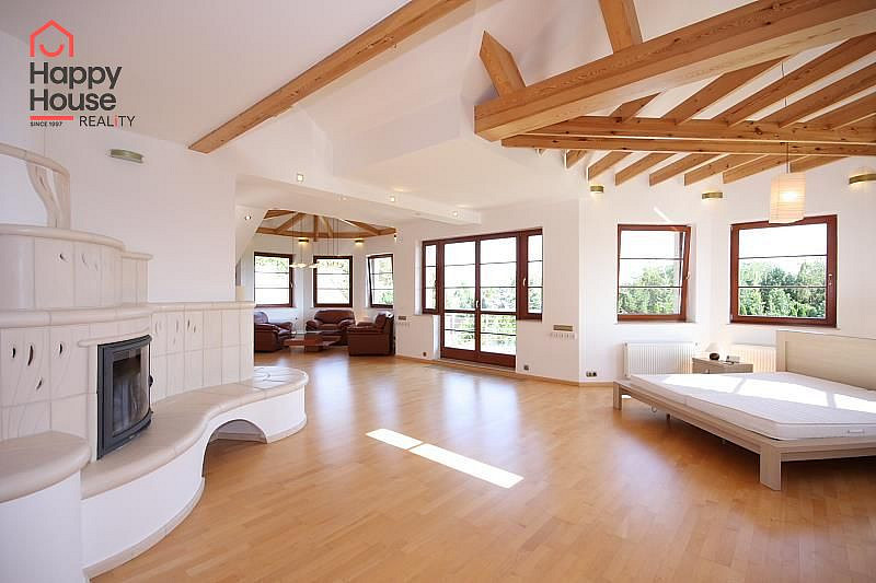 Pronájem domu 310 m² s pozemkem 910 m² – fotografie 3