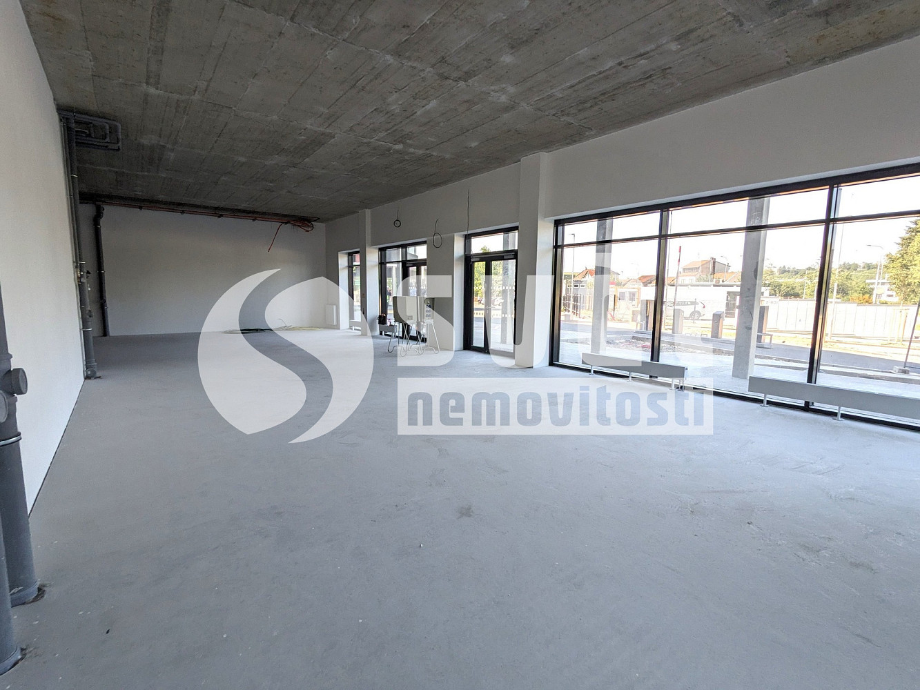 Pronájem obchodních prostor 145 m² – fotografie 2