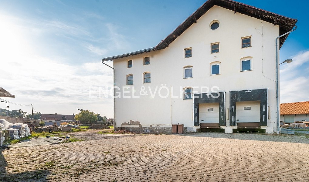 Pronájem komerčního prostoru, 3032 m², Nymburk, Třebestovice