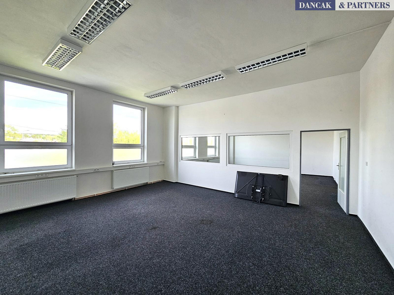 Pronájem kanceláře 74 m² – fotografie 3
