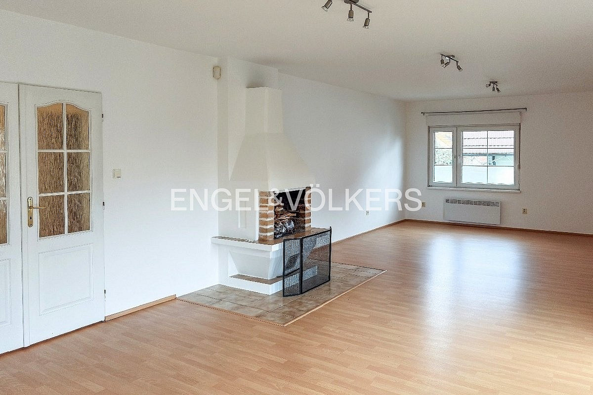 Pronájem domu 365 m² s pozemkem 600 m²