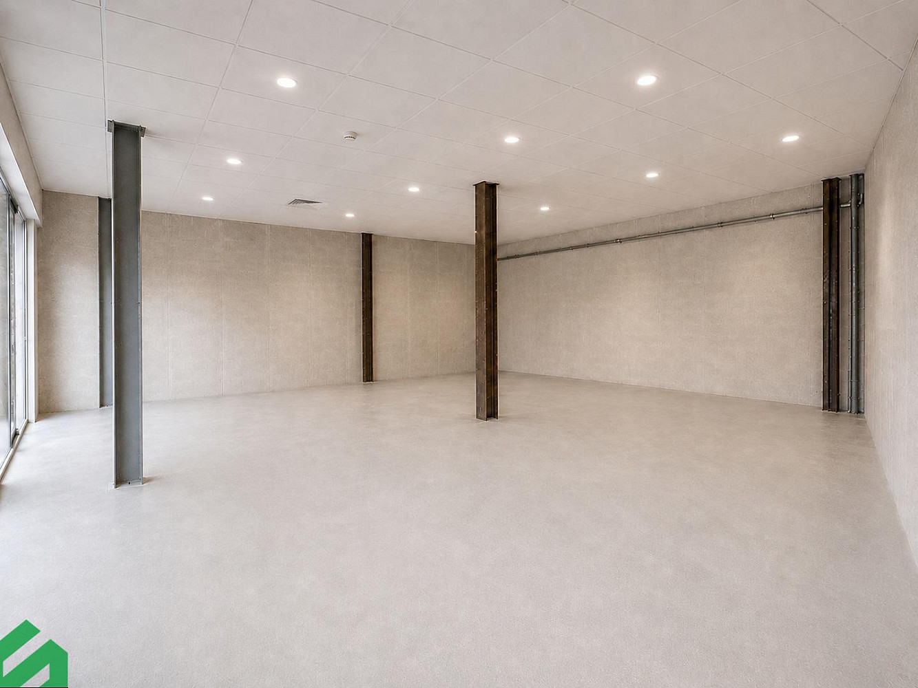 Pronájem obchodních prostor 77 m² – fotografie 2