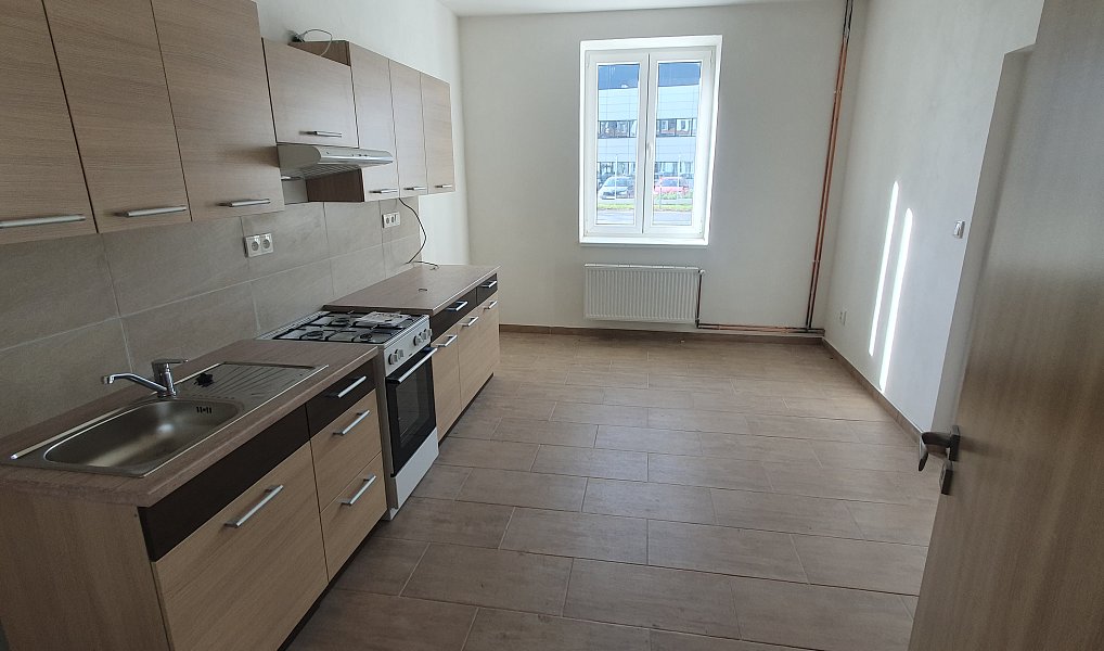 Pronájem bytu 2+1 74 m², Košťany – náhled fotky 10