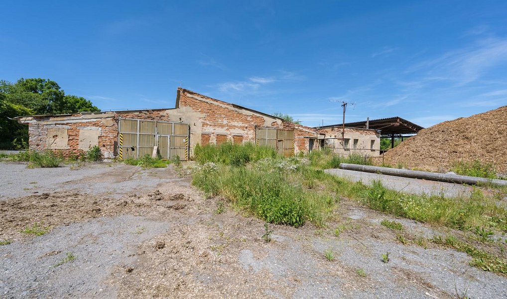 Prodej zemědělského objektu 1 400 m², Korouhev – náhled fotky 3