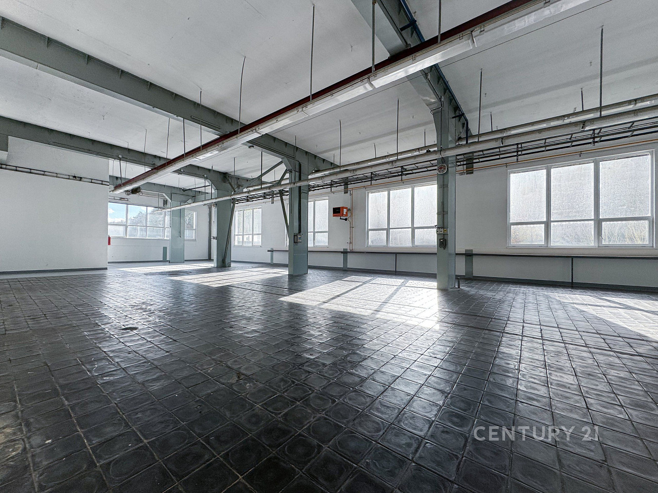 Pronájem výrobních prostor 1 920 m² — photo 2