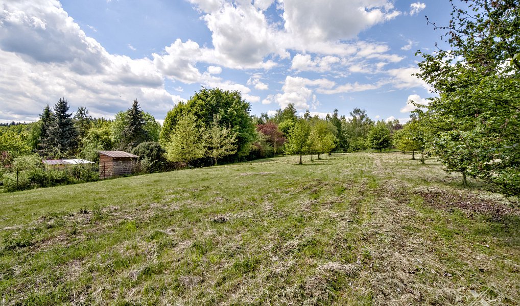 Prodej stavebního pozemku 1 358 m², Velké Popovice – náhled fotky 27