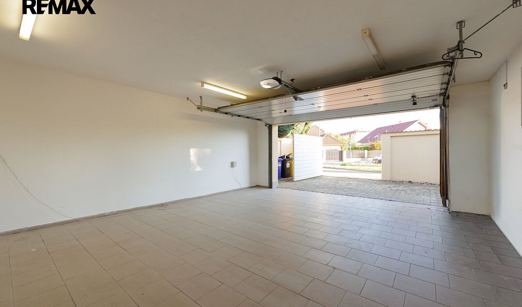 Prodej domu 520 m² s pozemkem 764 m², Roztoky – náhled fotky 33