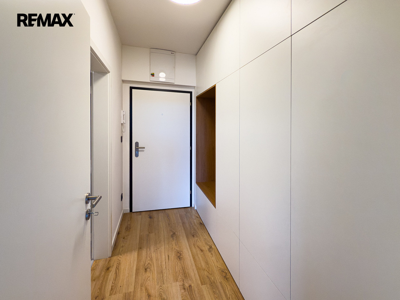 Pronájem bytu 1+kk 39 m² — photo 3