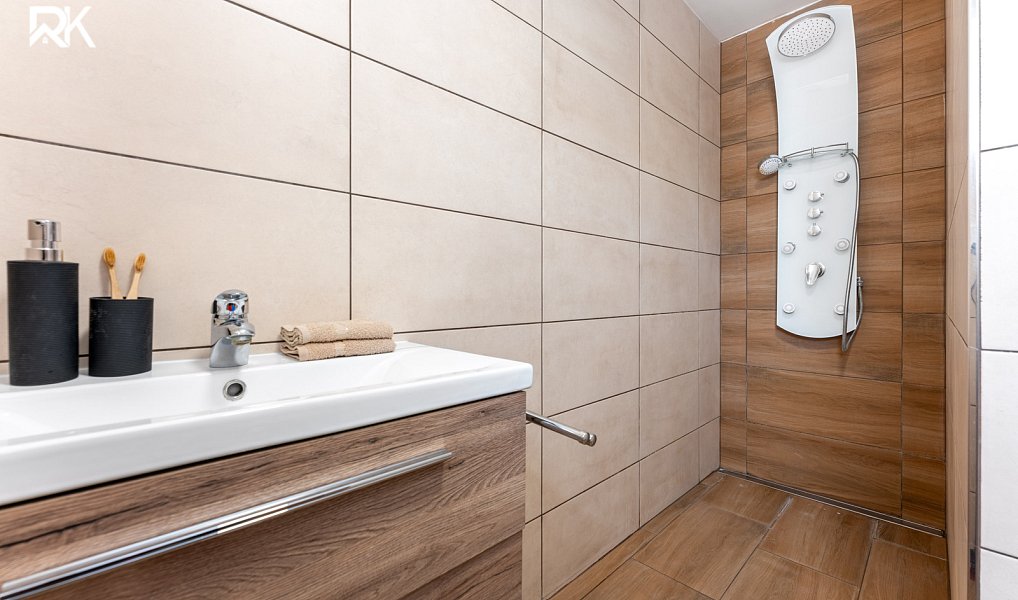 Prodej domu 162 m² s pozemkem 377 m², Kolín – náhled fotky 8