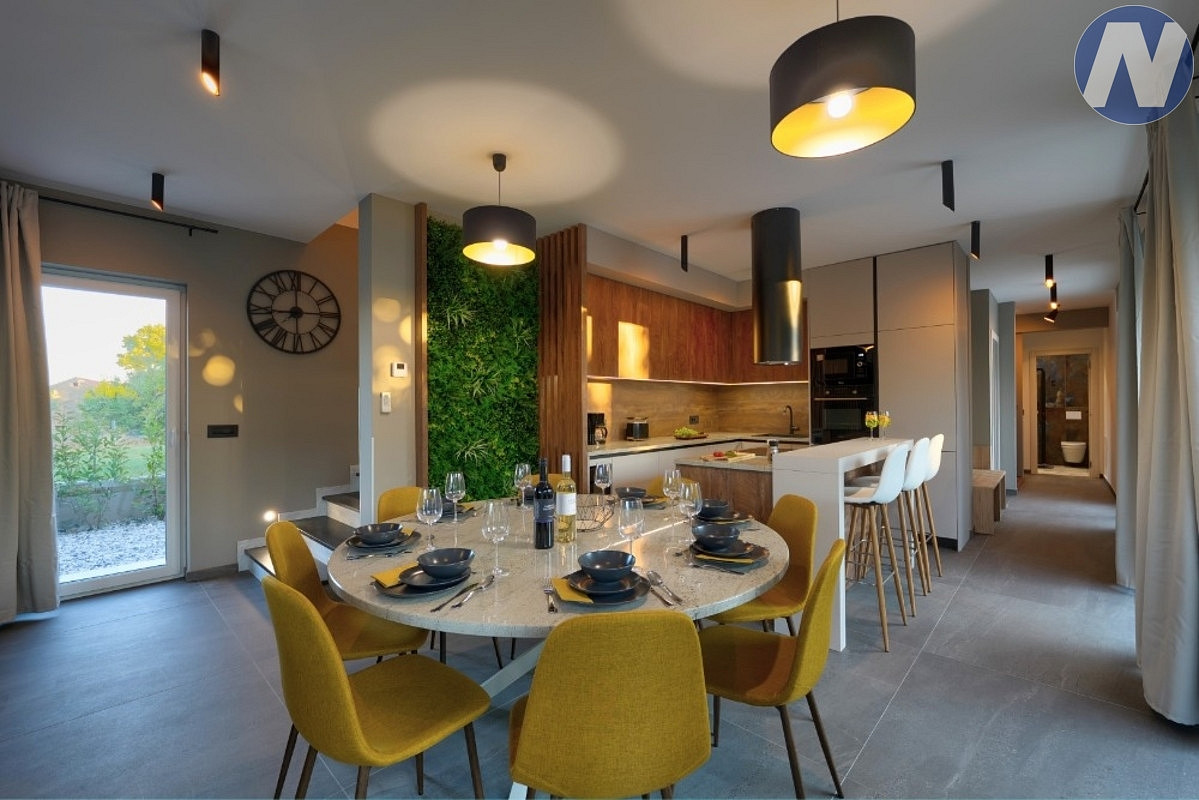 Prodej domu 200 m² s pozemkem 400 m² - Pogled 3