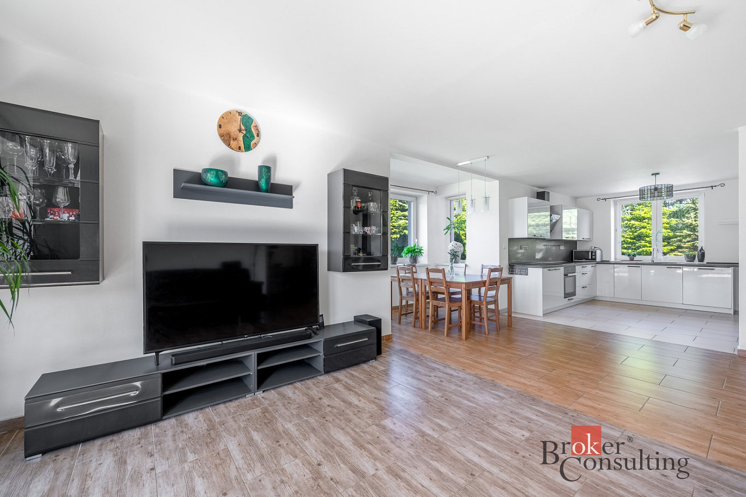 Prodej domu 222 m² s pozemkem 701 m² – pohled 3