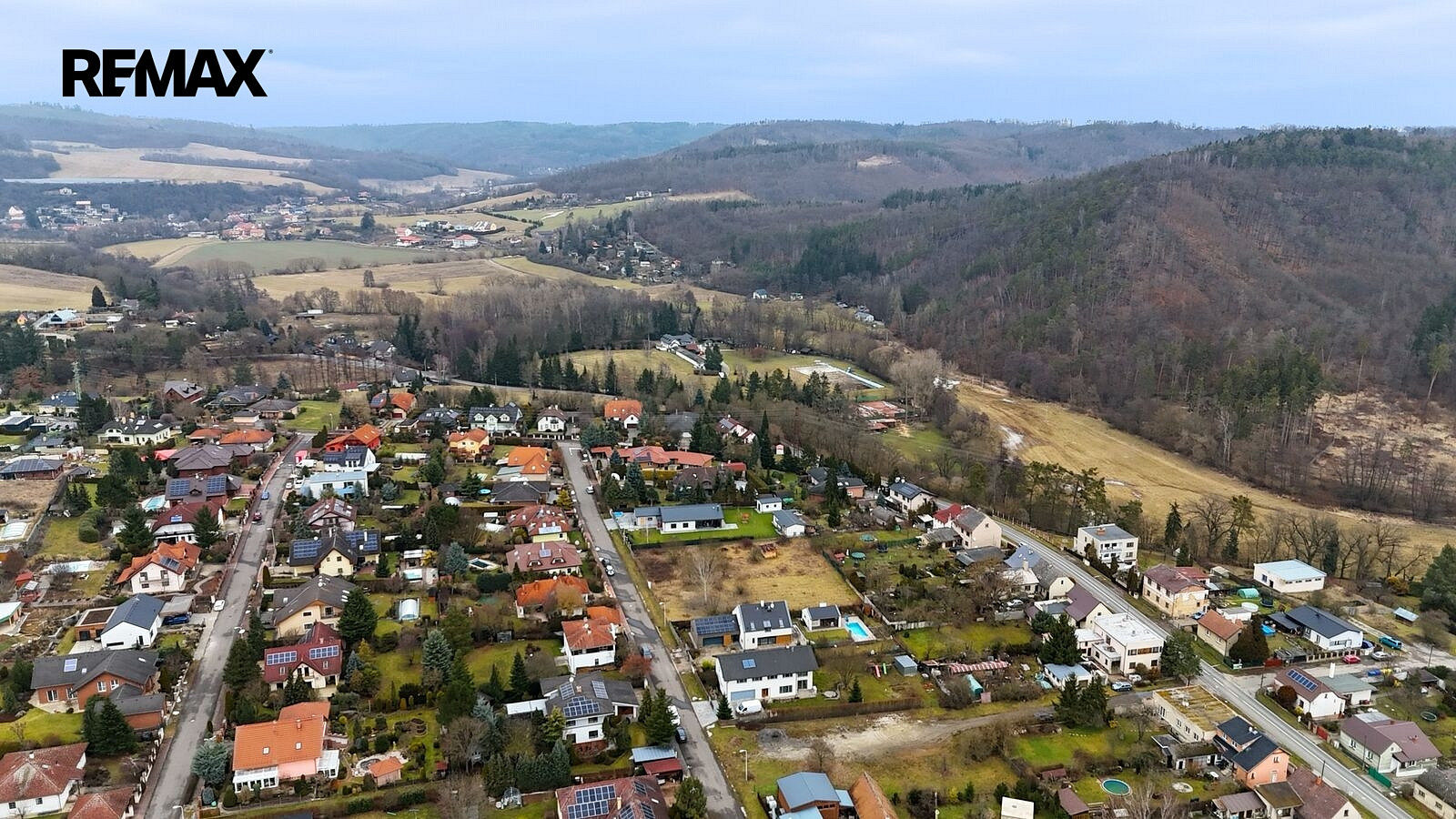 Prodej komerčního pozemku 1 063 m²