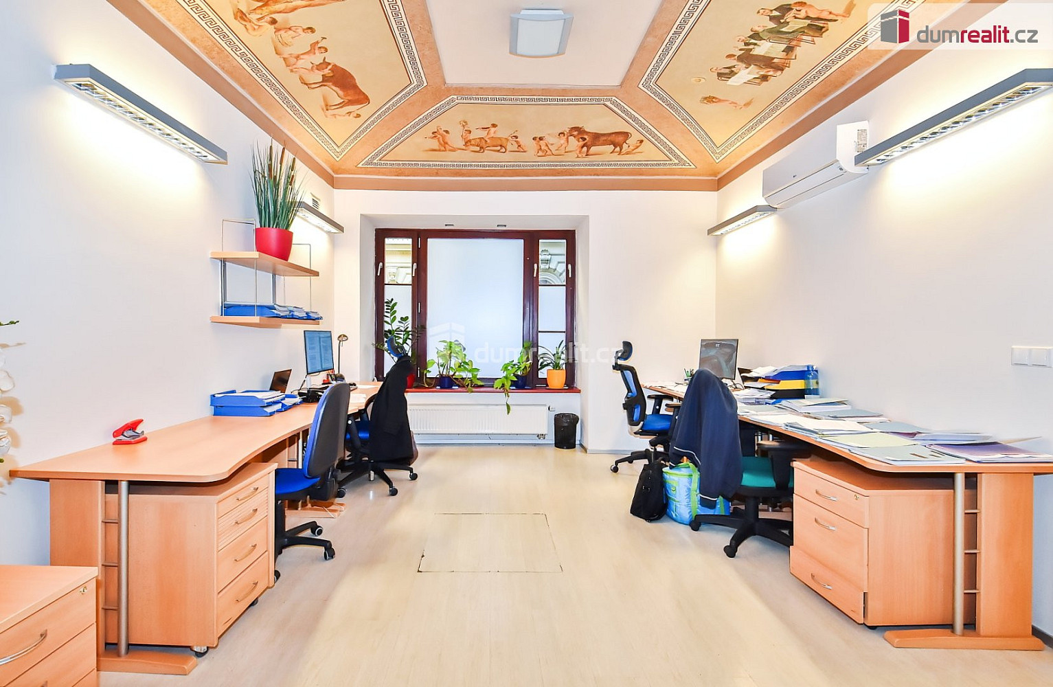 Pronájem kanceláře 284 m²
