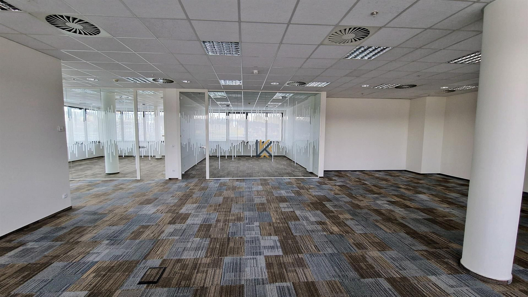 Pronájem kanceláře 746 m² – fotografie 4