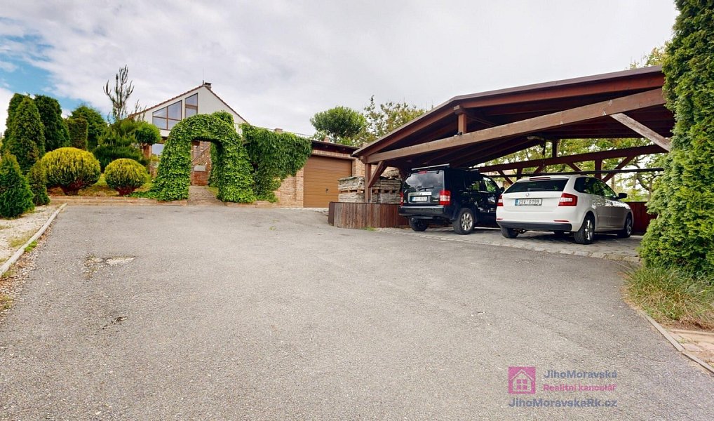 Prodej domu 252 m² s pozemkem 1 211 m², Valtice – náhled fotky 32