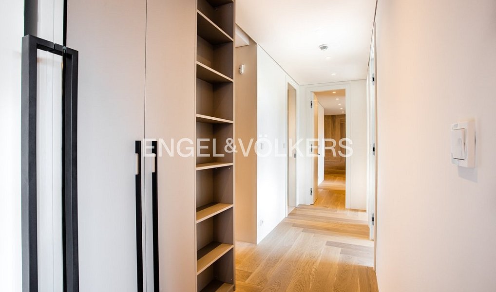 Pronájem bytu 4+kk 144 m², Praha – náhled fotky 13