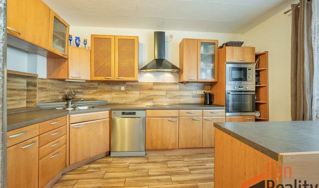 Prodej domu 235 m² s pozemkem 671 m², Braňany – náhled fotky 3