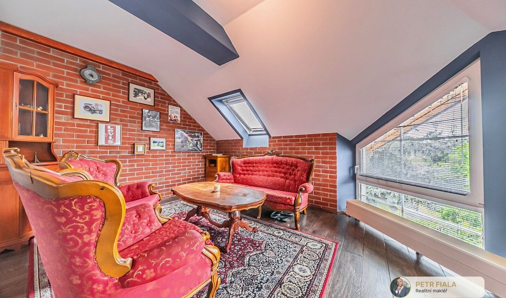 Prodej domu 305 m² s pozemkem 1 174 m², Plzeň – náhled fotky 17