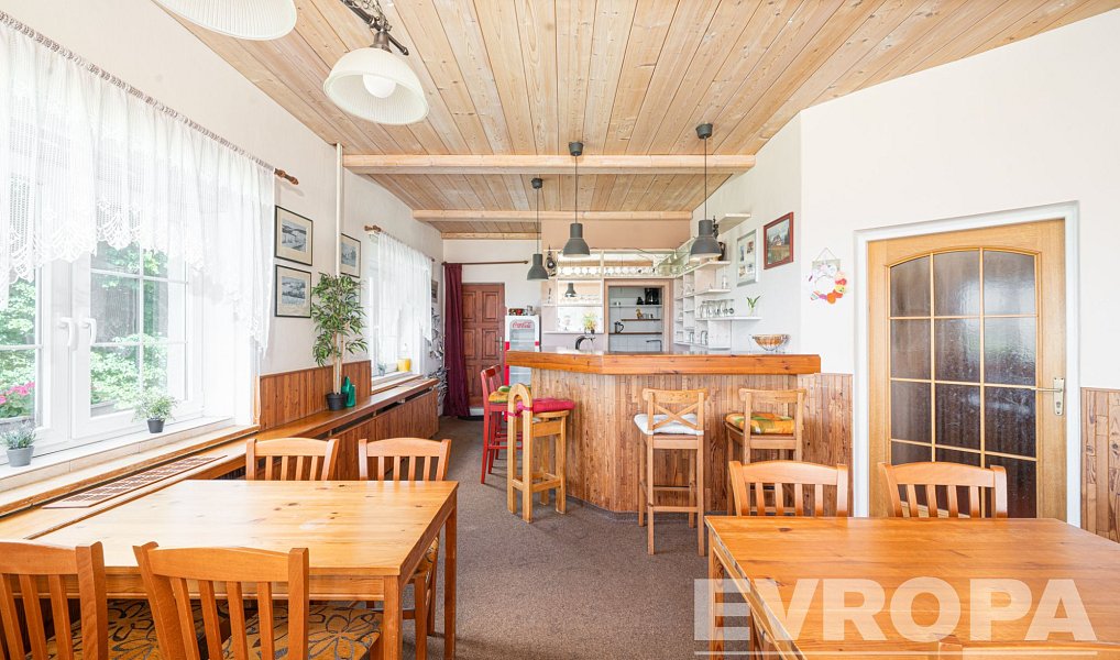 Prodej ubytovacího objektu 425 m², Benecko – náhled fotky 7
