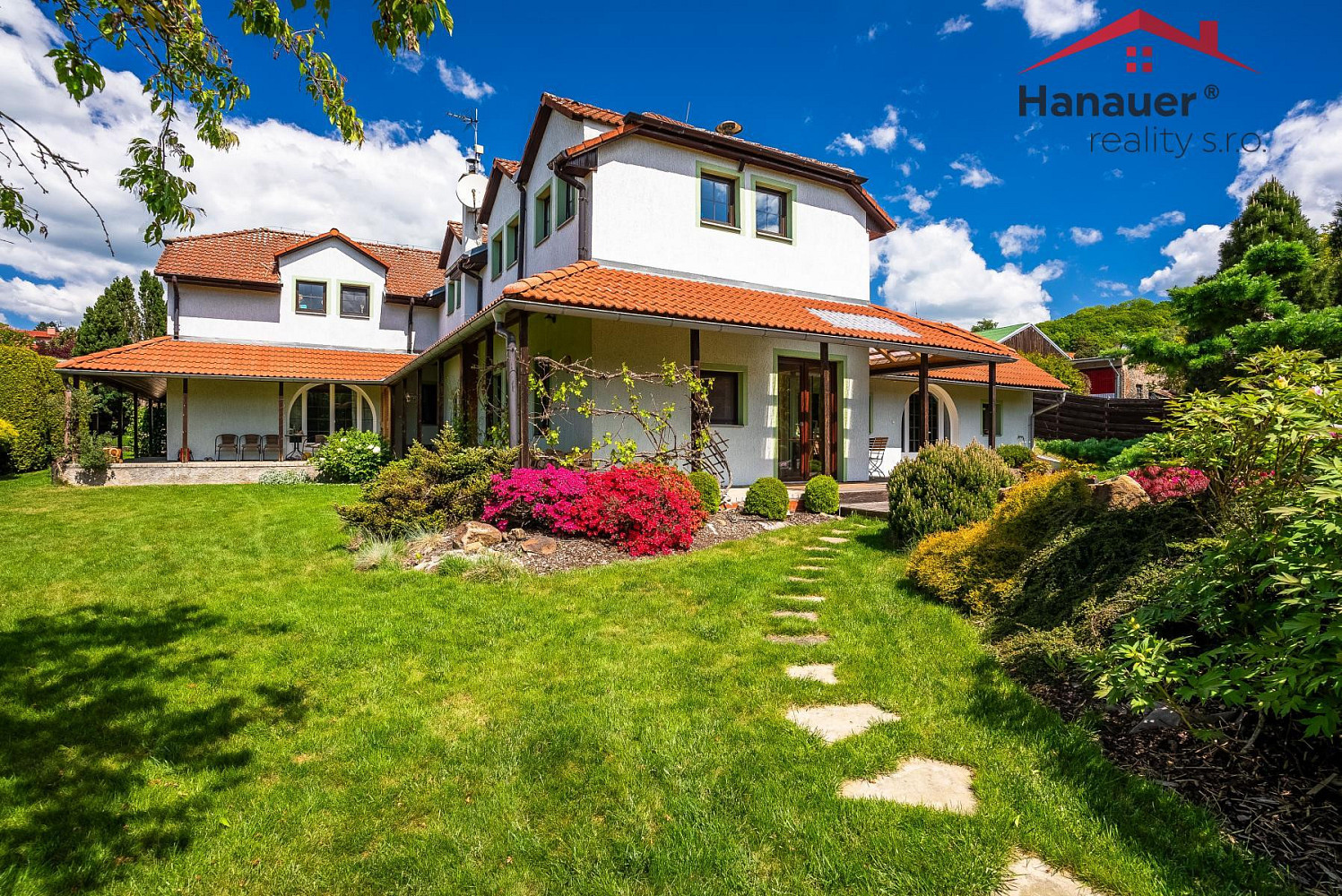 Prodej domu 310 m² s pozemkem 1 884 m²