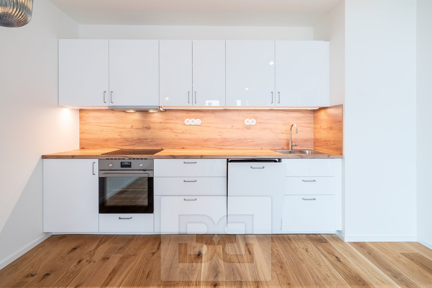 Pronájem bytu 2+kk 55 m² — photo 2