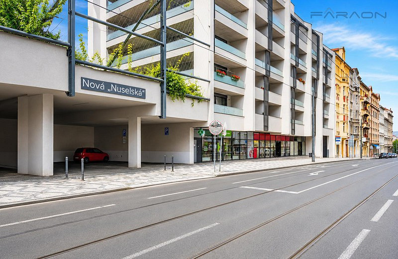 Pronájem obchodních prostor 174 m²