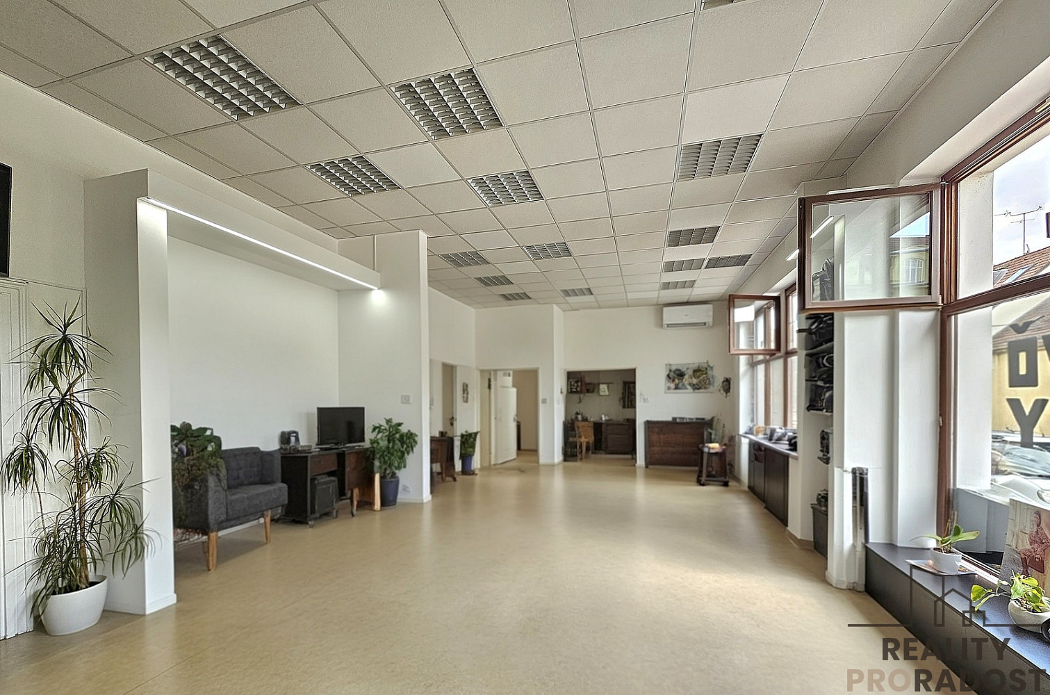 Pronájem obchodních prostor 90 m² – fotografie 3