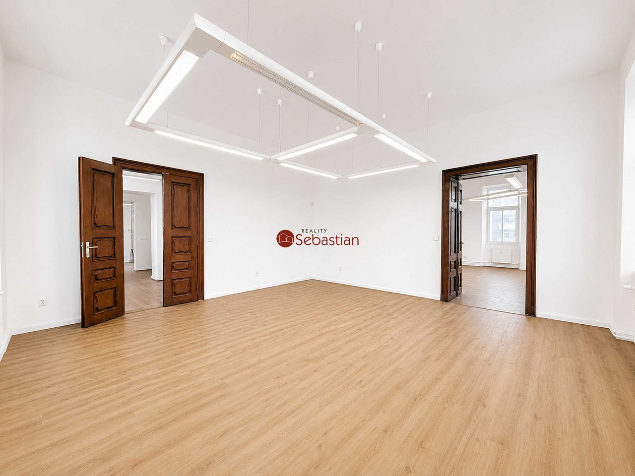 Pronájem kanceláře 182 m² — photo 4