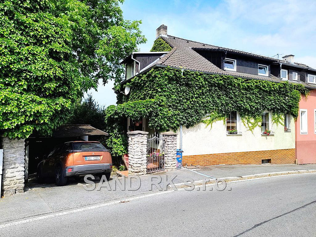 Prodej domu 206 m² s pozemkem 2 221 m²