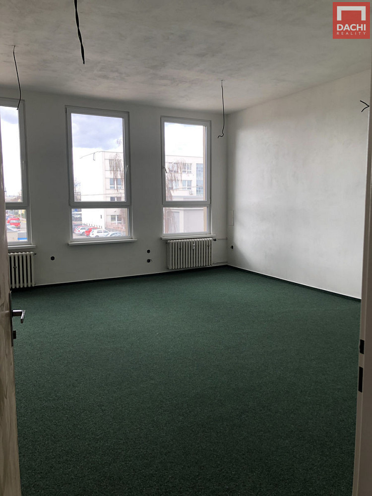 Pronájem kanceláře 318 m² – fotografie 2