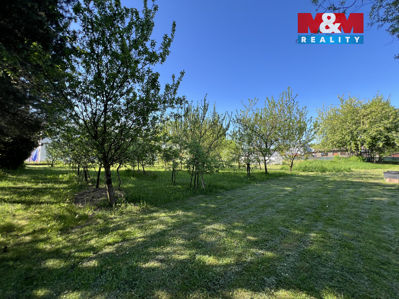 Prodej stavebního pozemku 1 963 m² – fotografie 2