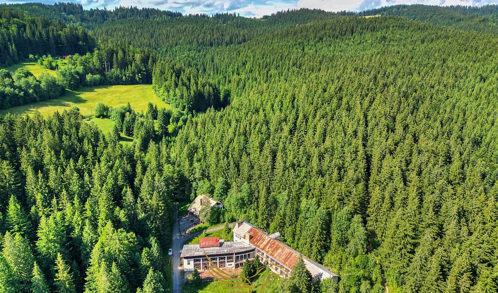 Prodej ubytovacího objektu 4 400 m², Velké Karlovice – náhled fotky 12