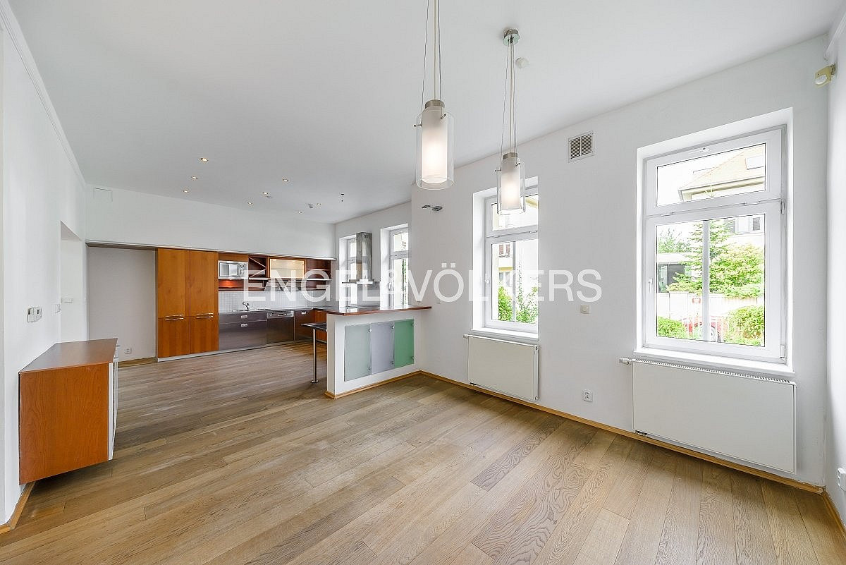 Pronájem domu 514 m² s pozemkem 644 m²