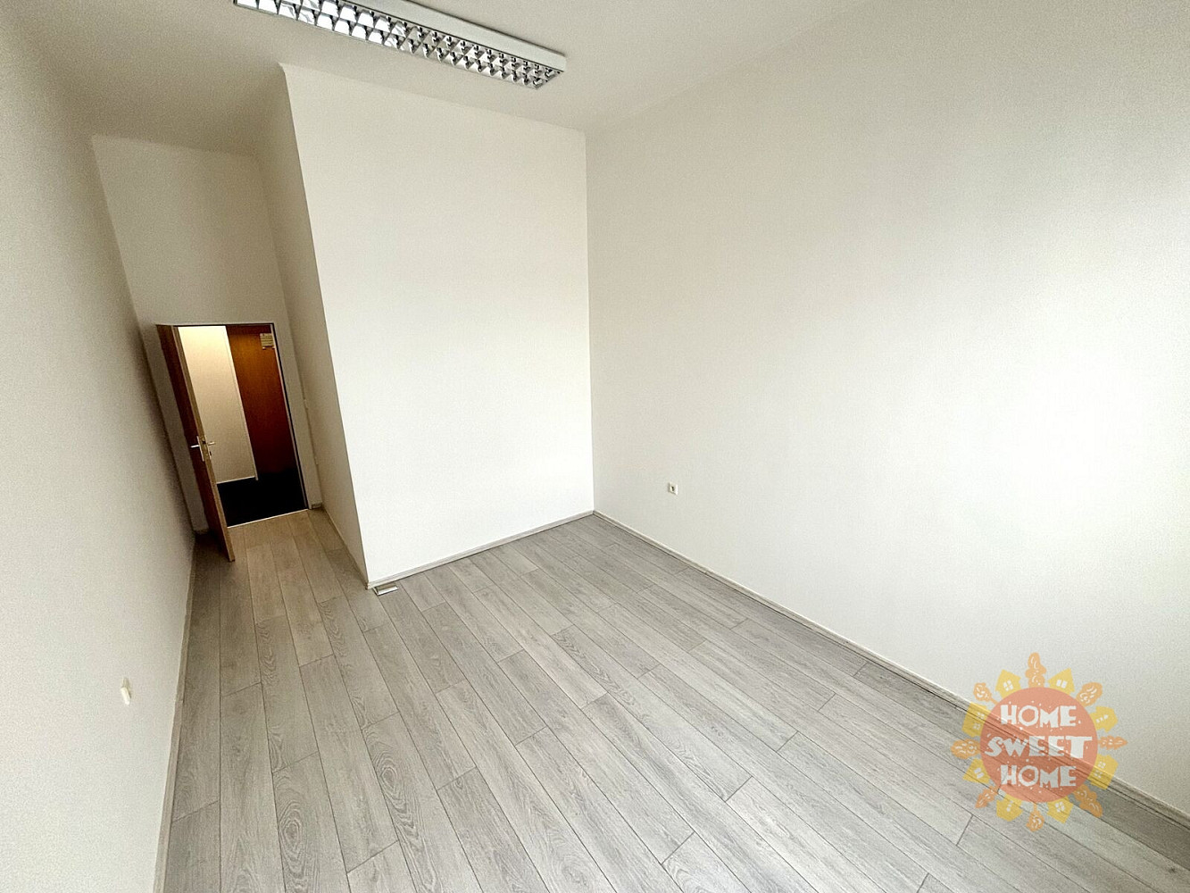 Pronájem kanceláře 21 m² — photo 2