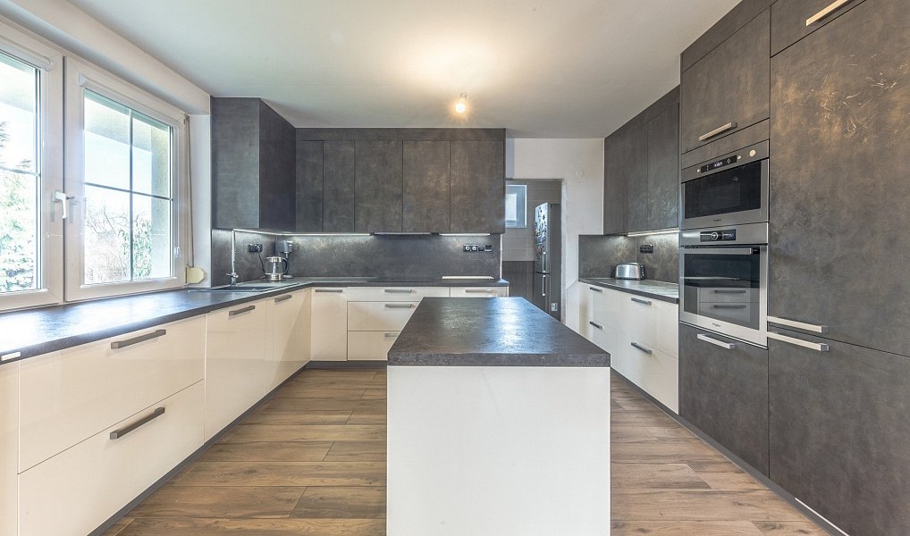Prodej domu 260 m² s pozemkem 991 m², Praha – náhled fotky 2