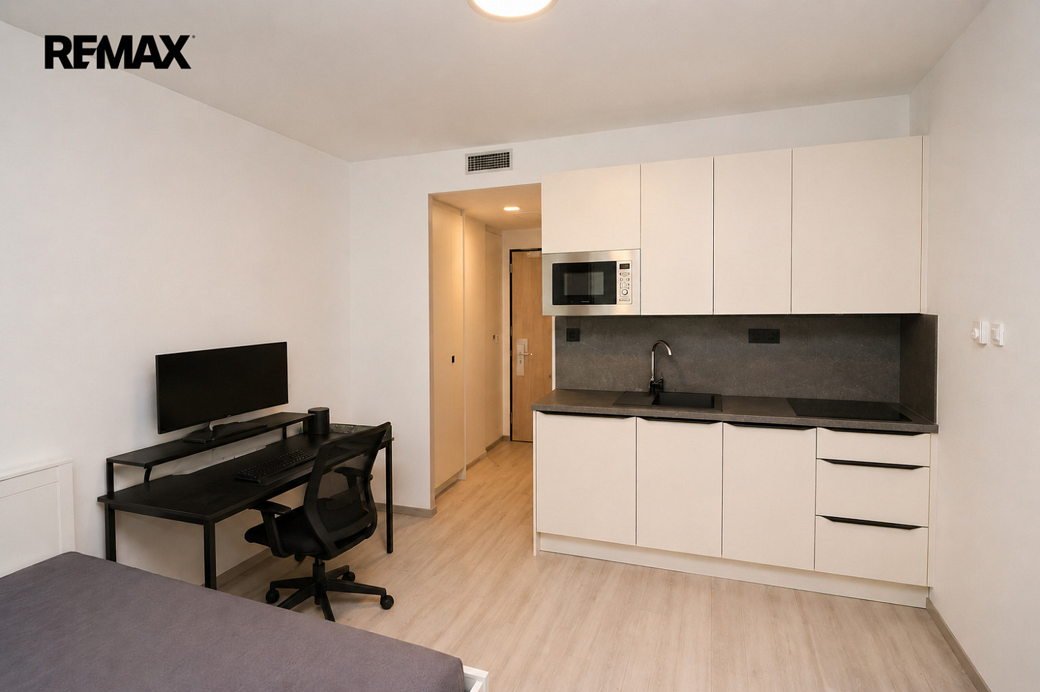 Pronájem bytu 1+kk 26 m² — photo 2