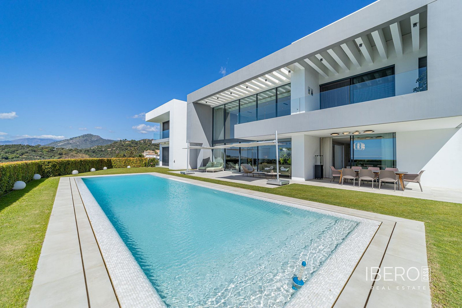 Prodej domu 632 m² s pozemkem 1 675 m²