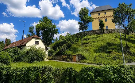 Prodej stavebního pozemku 426 m², Pod hradem, Praha 10 - Královice
